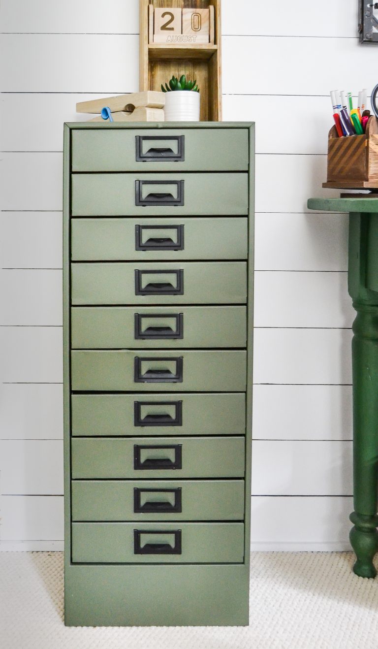 Furniture Makeovers That Sell Fast: discover proven ideas, colors, and furniture types that flip quickly so you can make more profit faster.