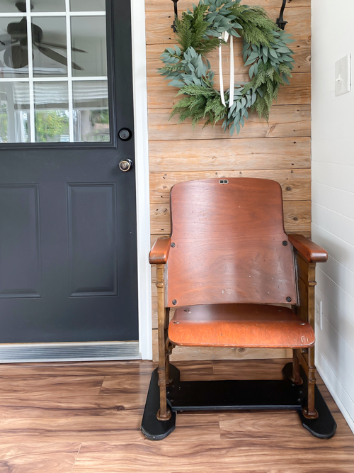 Small furniture makeovers are perfect for beginners, budget-friendly DIY projects, and easy furniture flips that can make a big impact.