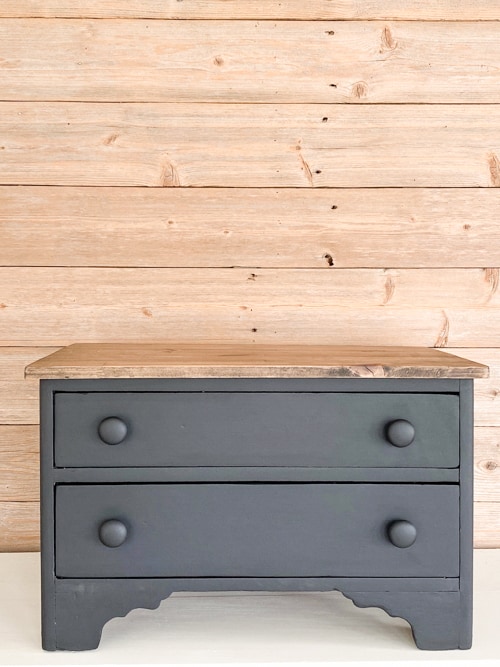 Small furniture makeovers are perfect for beginners, budget-friendly DIY projects, and easy furniture flips that can make a big impact.