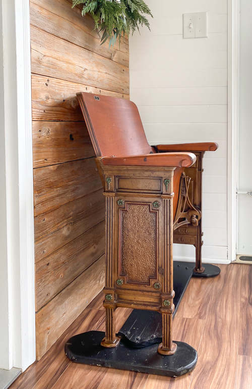 Discover 10 one day furniture flips you can finish fast. Easy furniture makeover ideas perfect for DIYers, beginners, and furniture flippers.
