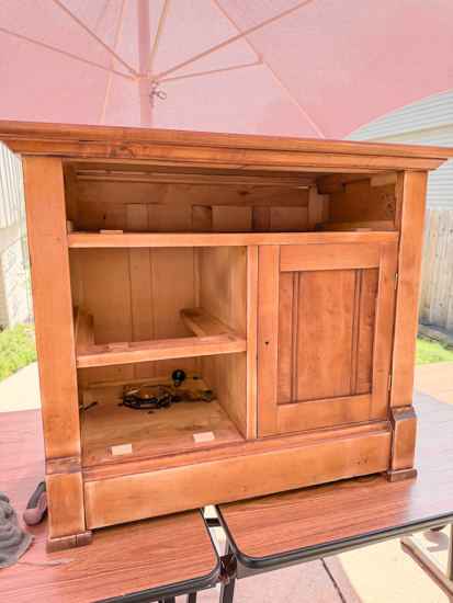 Looking for the best olive green paint color for furniture makeovers? See beautiful makeover ideas, paint color tips, and how to transform old pieces.