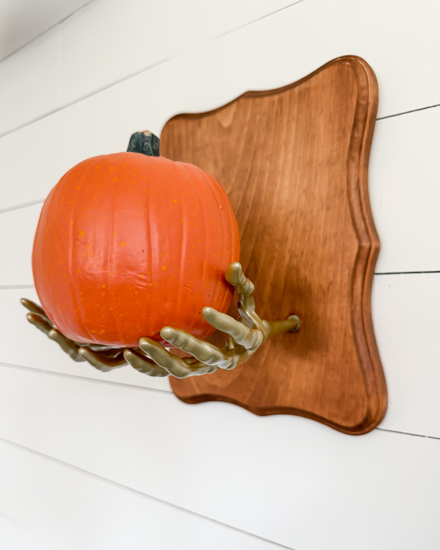 DIY Dollar Store Halloween Decoration: Pumpkin Holder Wall Hanging