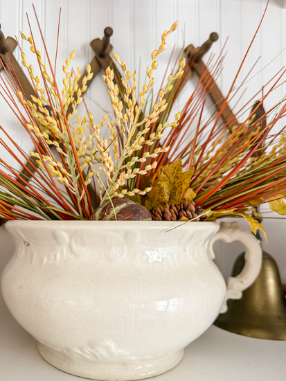 Vintage fall decor ideas using thrifted finds, warm fall colors, and vintage-inspired pieces. Learn how to create a cozy, collected fall home.